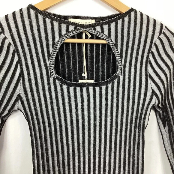 Gilded Intent Keyhole Plated Sweater Size Small NWT - Picture 3 of 11
